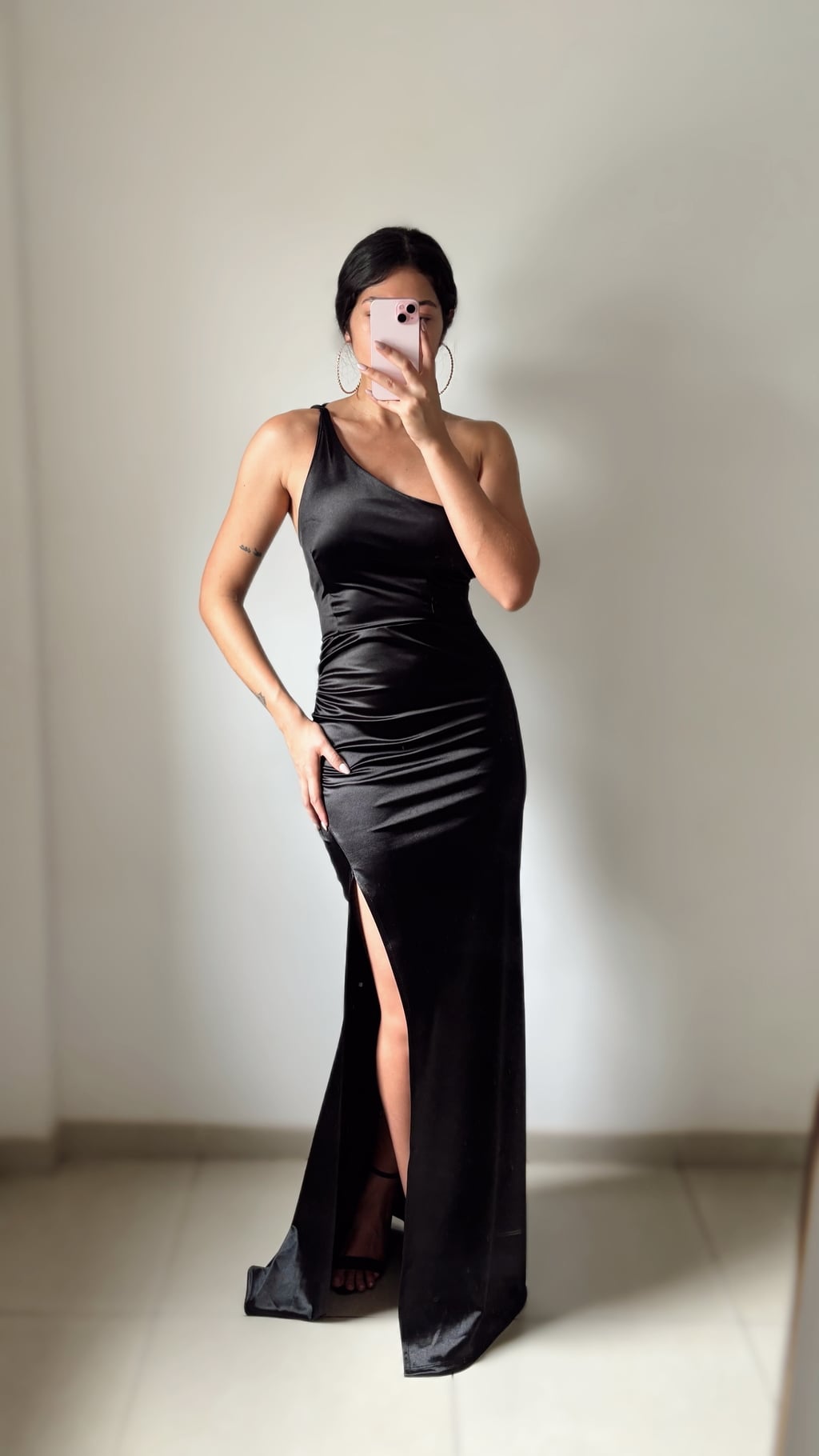 Vestido asimétrico de satén